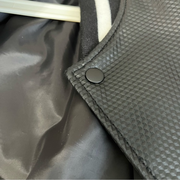 Guess Jacket - Picture 4 of 11